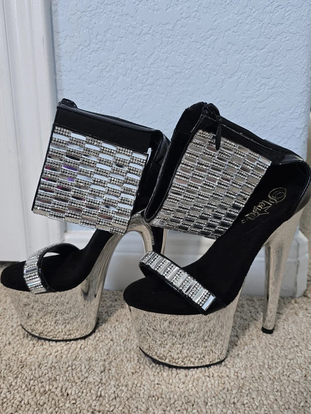 Pleasers 7 Inch Silver Sandal With Rhinestone Strap Size 5